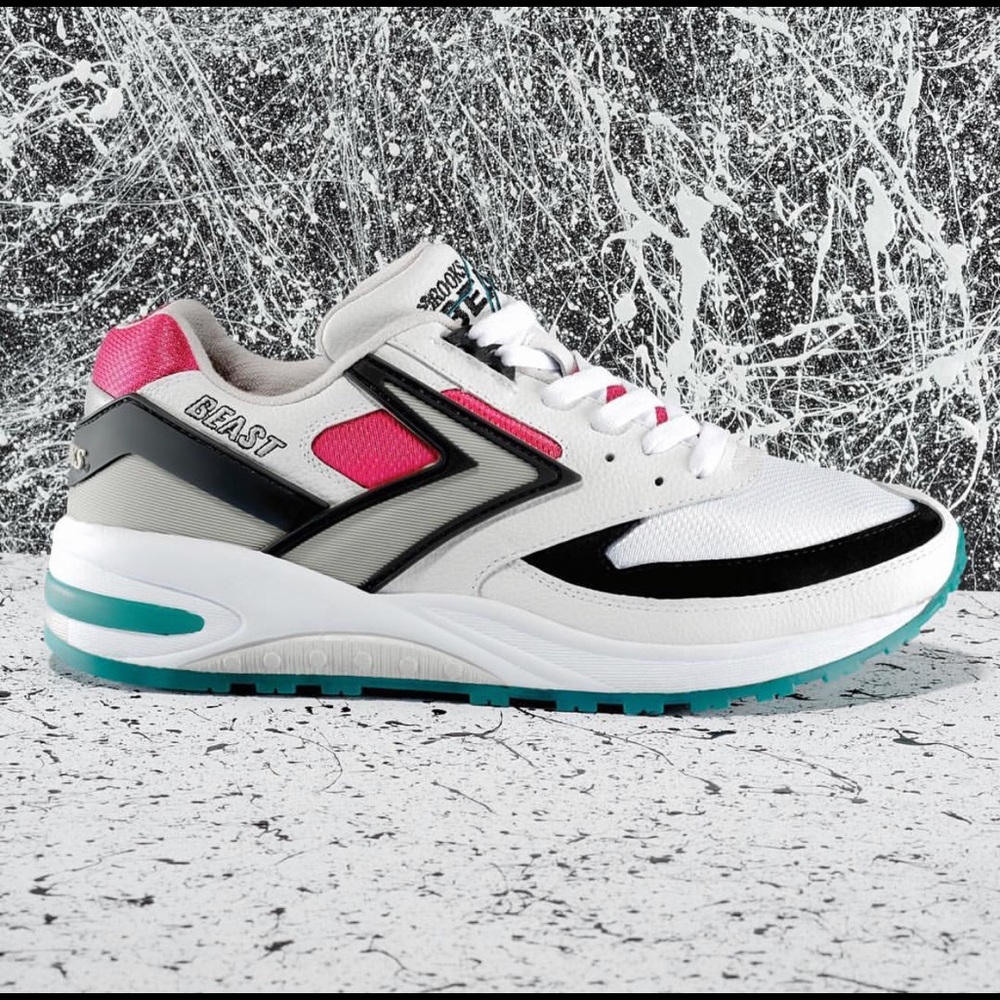 NEVER WORN Retro Brooks Beast Shoes 90s style